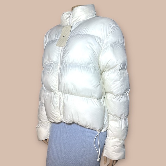 NWT Fabletics women’s essential puffer cropped, insulated jacket Size L - Picture 10 of 15